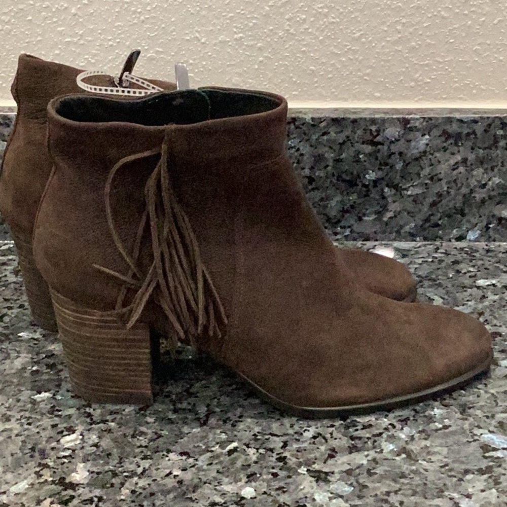 New Ecco Boots Heeled Brown Never Worn Euro Size 41/US Size 10-10.5 (Item#S021)